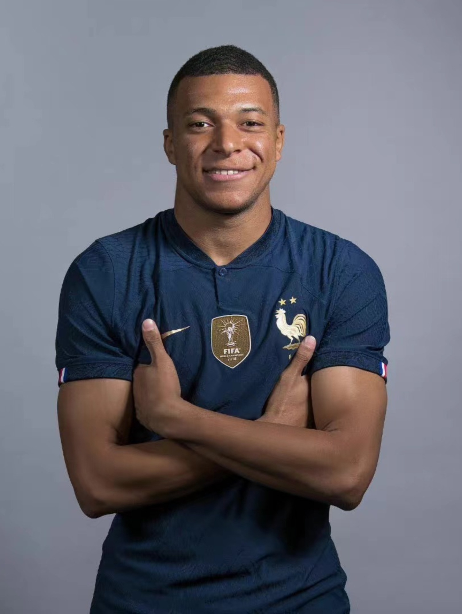 《明日方舟》英配女演员惹争议 称惹恼恐同者是其职责所在