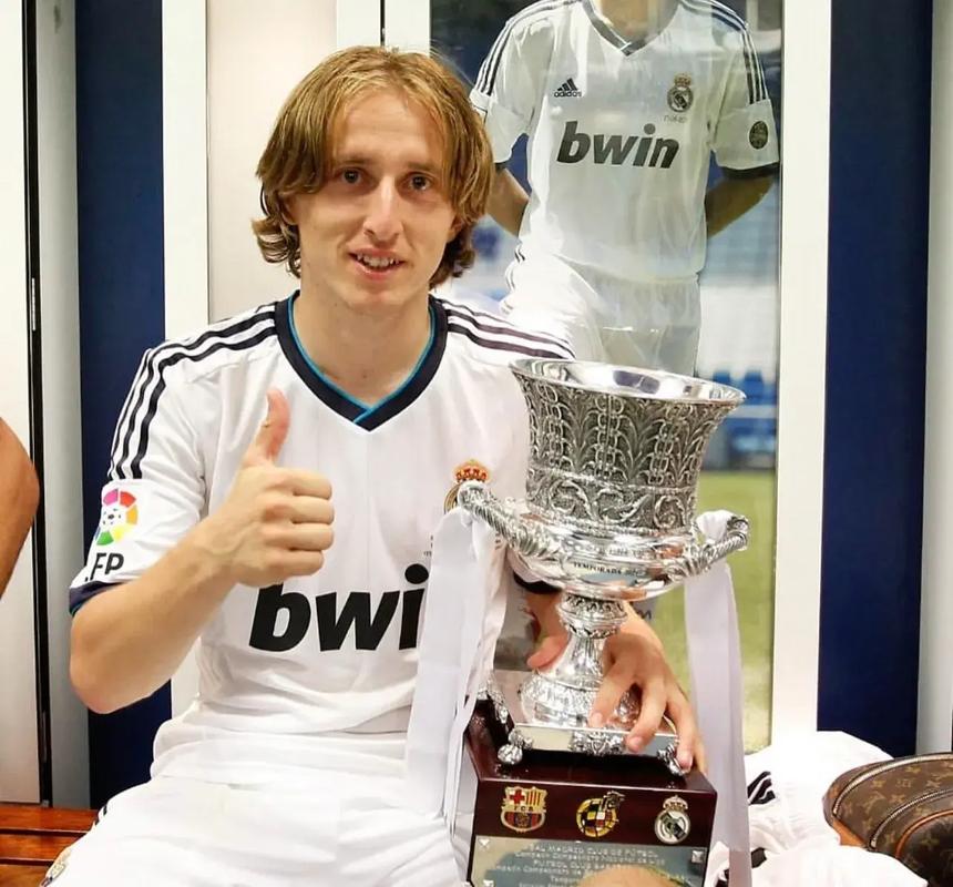 罗马与维拉谈判马伦租借，英超前锋的未来何去何从？